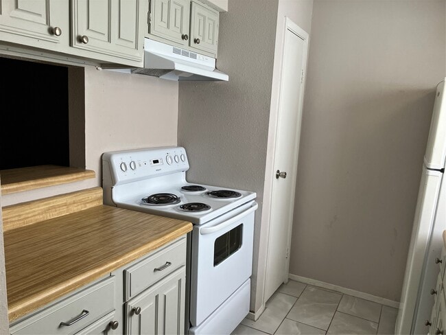property at 6001 Reims Rd