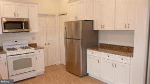 1015 Farm Haven Dr in Rockville, MD - Building Photo - Building Photo