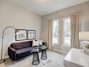 2700 Gladstone Dr in Dallas, TX - Building Photo - Building Photo
