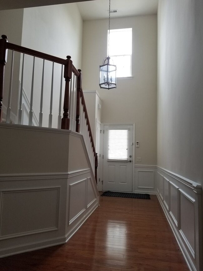 425 S Sharon Amity Rd in Charlotte, NC - Building Photo - Building Photo