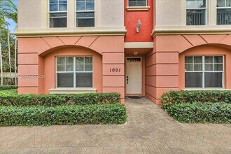 1033 NE 17th Way in Fort Lauderdale, FL - Foto de edificio - Building Photo