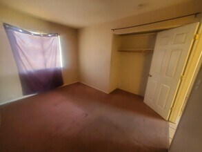 8822 W Sahuaro Dr in Peoria, AZ - Foto de edificio - Building Photo