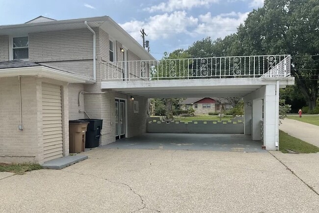 property at 721 Winthorne Dr