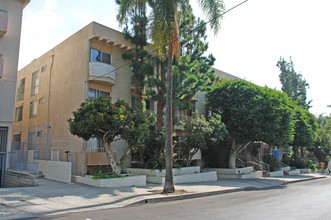 1626 N Poinsettia Pl in Los Angeles, CA - Building Photo - Building Photo