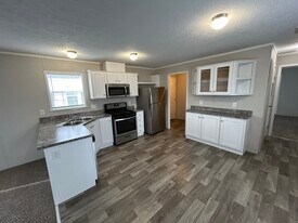 457 Montana in Belleville, MI - Building Photo