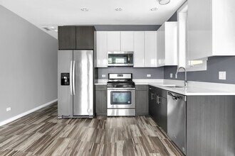 2545 W Congress Pkwy in Chicago, IL - Building Photo - Building Photo