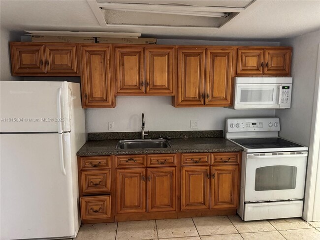 7130 Southgate Blvd in Tamarac, FL - Building Photo - Building Photo