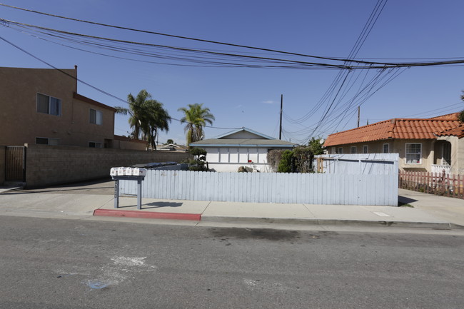 17121 Elm St in Huntington Beach, CA - Building Photo - Building Photo