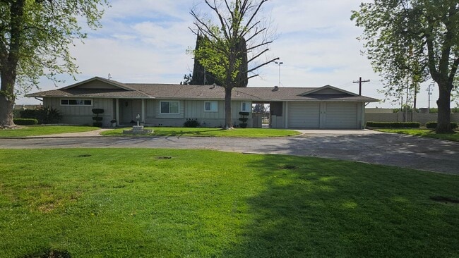 7686 S Temperance Ave in Fowler, CA - Building Photo - Building Photo