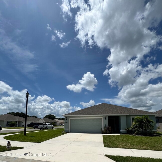 1066 Dania Cir in Palm Bay, FL - Building Photo - Building Photo