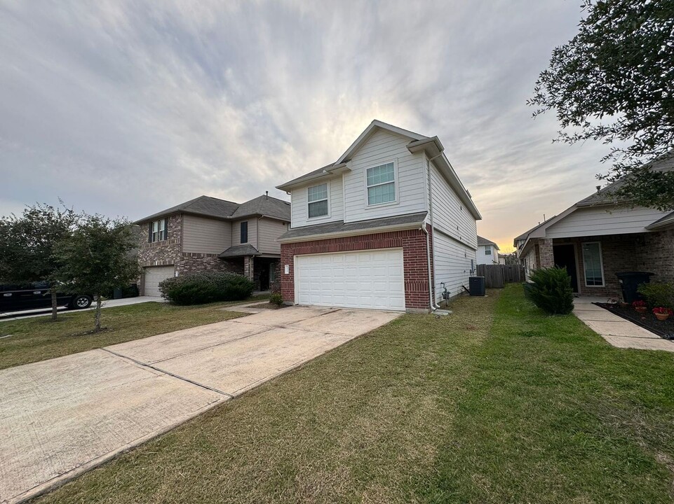 10327 Solitude Way in Houston, TX - Building Photo