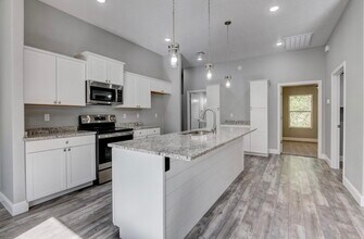 917 N Hall St in Webb City, MO - Building Photo - Building Photo