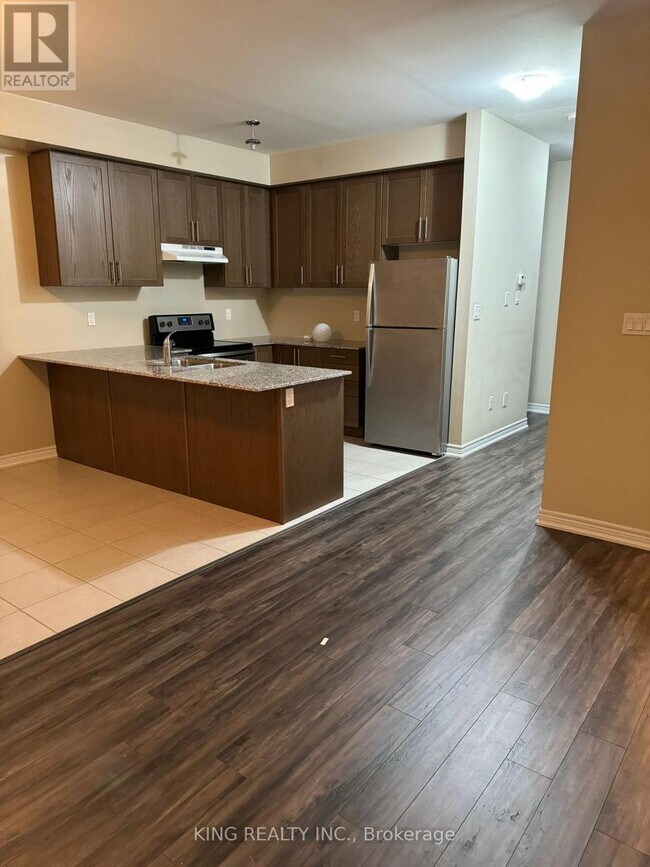 8 Waterstone Way in Whitby, ON - Building Photo - Building Photo