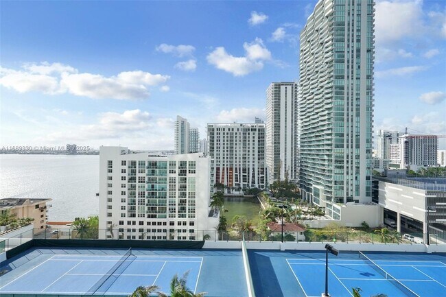 480 NE 30th St, Unit 1403 in Miami, FL - Building Photo - Building Photo