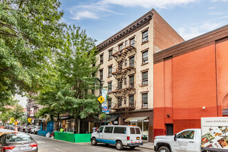 58-60 W 8th St in New York, NY - Building Photo - Primary Photo