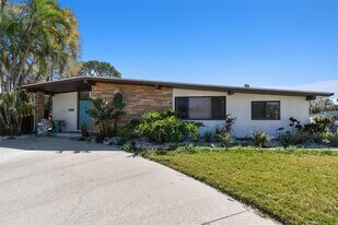 1600 Delaware Ave NE in St. Petersburg, FL - Building Photo