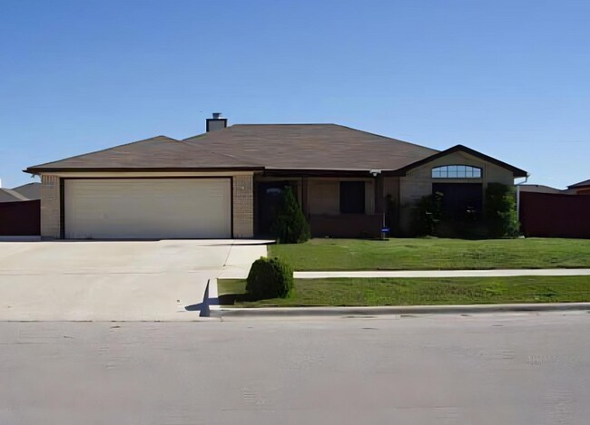 property at 2801 Bigleaf Dr