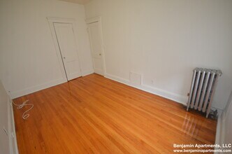 127 Sutherland Rd, Unit L in Boston, MA - Building Photo - Building Photo