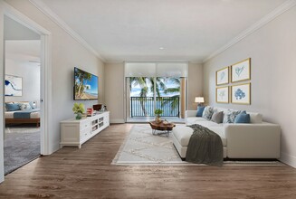 St. Tropez Apartments in Miami Lakes, FL - Building Photo - Building Photo