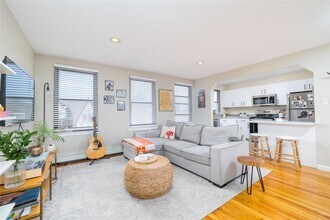 1 Jefferson Ave in Rockville Centre, NY - Building Photo - Building Photo