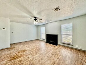 925 Swan Lake Ct in Edmond, OK - Foto de edificio - Building Photo