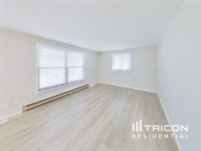 1056 S Shore Dr in Forest Lake, MN - Building Photo - Building Photo