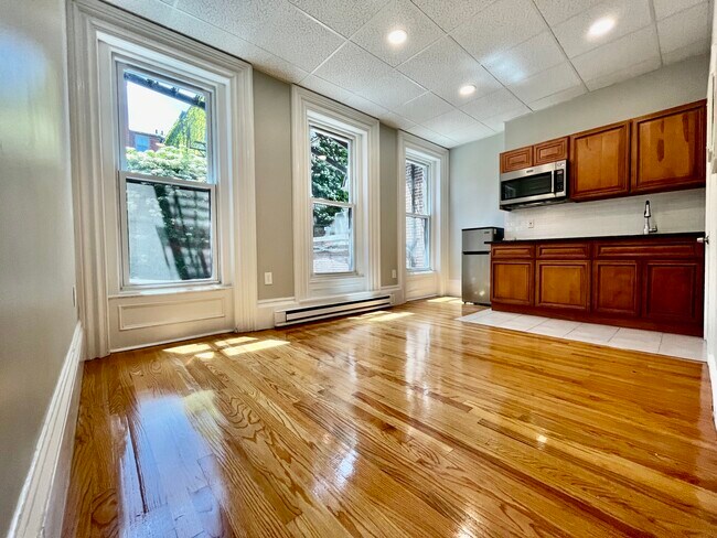 68 Pinckney St, Unit #2