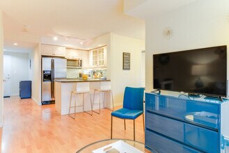 214 Adelaide St W in Toronto, ON - Building Photo - Building Photo