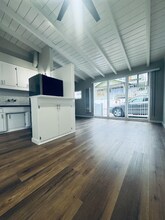 2026 Hermosa Ave, Unit 5 in Hermosa Beach, CA - Foto de edificio - Building Photo