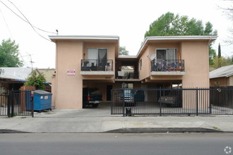 8435 Willis Ave in Panorama City, CA - Building Photo - Building Photo