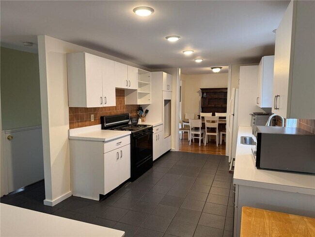 23 Carey St in Newport, RI - Building Photo - Building Photo