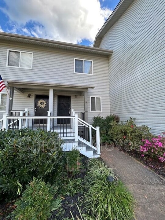 805 Stallings Rd in Taylors, SC - Building Photo