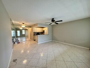 134 Sussex G in West Palm Beach, FL - Building Photo - Building Photo