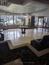 400 Webb Dr in Mississauga, ON - Building Photo - Building Photo