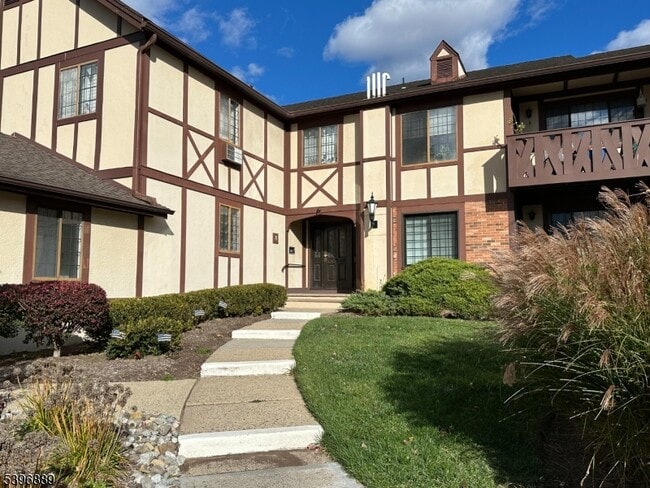 property at 4 Avon Ct