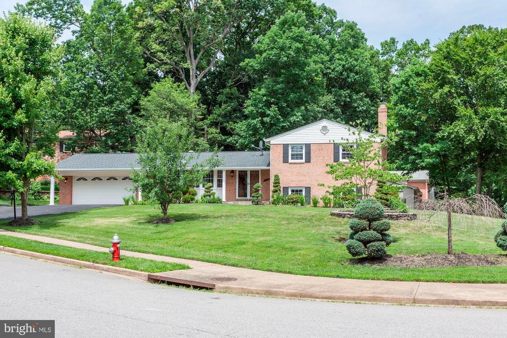 8800 Dianne Pl in Springfield, VA - Building Photo