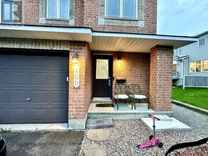 400 Citadel Crescent in Ottawa, ON - Building Photo - Building Photo