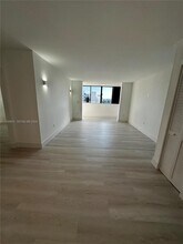 5055 NW 7th St in Miami, FL - Building Photo - Building Photo