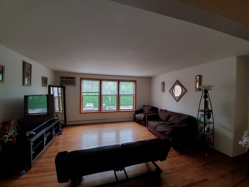 622 Lincoln Ave-Unit -104 in Addison, IL - Building Photo
