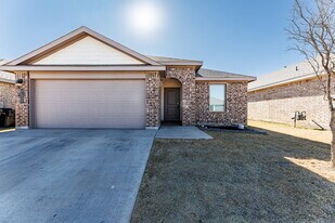 7433 8th St in Lubbock, TX - Building Photo