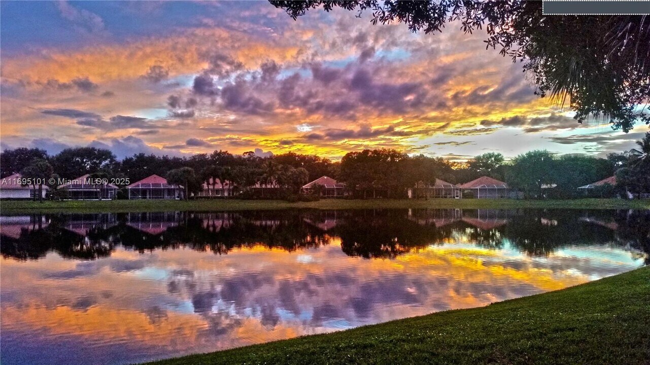 174 E Tall Oaks Cir in Palm Beach Gardens, FL - Building Photo