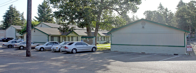 Evergreen Court Apartments in Lakewood, WA - Building Photo - Building Photo