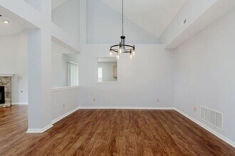 9249 Crossing Dr in Fishers, IN - Building Photo - Building Photo