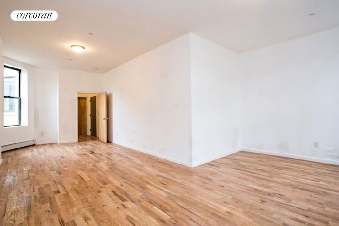194 Vernon Ave in Brooklyn, NY - Building Photo