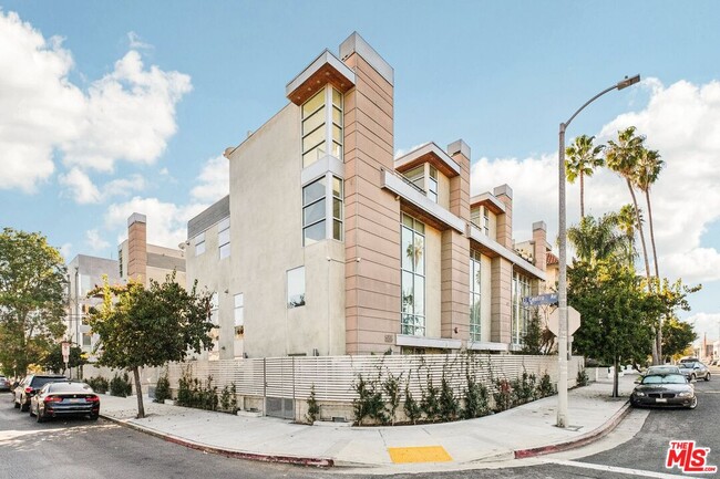 5806 Waring Ave in Los Angeles, CA - Building Photo - Building Photo