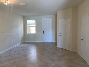 11369 NW 87th Ln in Medley, FL - Building Photo - Building Photo