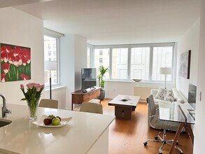 676 Amsterdam Ave in New York, NY - Building Photo - Building Photo