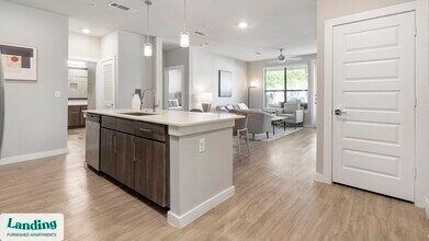 5810 Worth Pkwy in San Antonio, TX - Foto de edificio - Building Photo