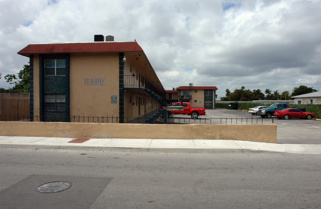 13380 Port Said Rd in Opa Locka, FL - Foto de edificio - Building Photo