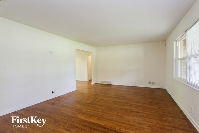 5318 Glencairn Ln in Indianapolis, IN - Building Photo - Building Photo